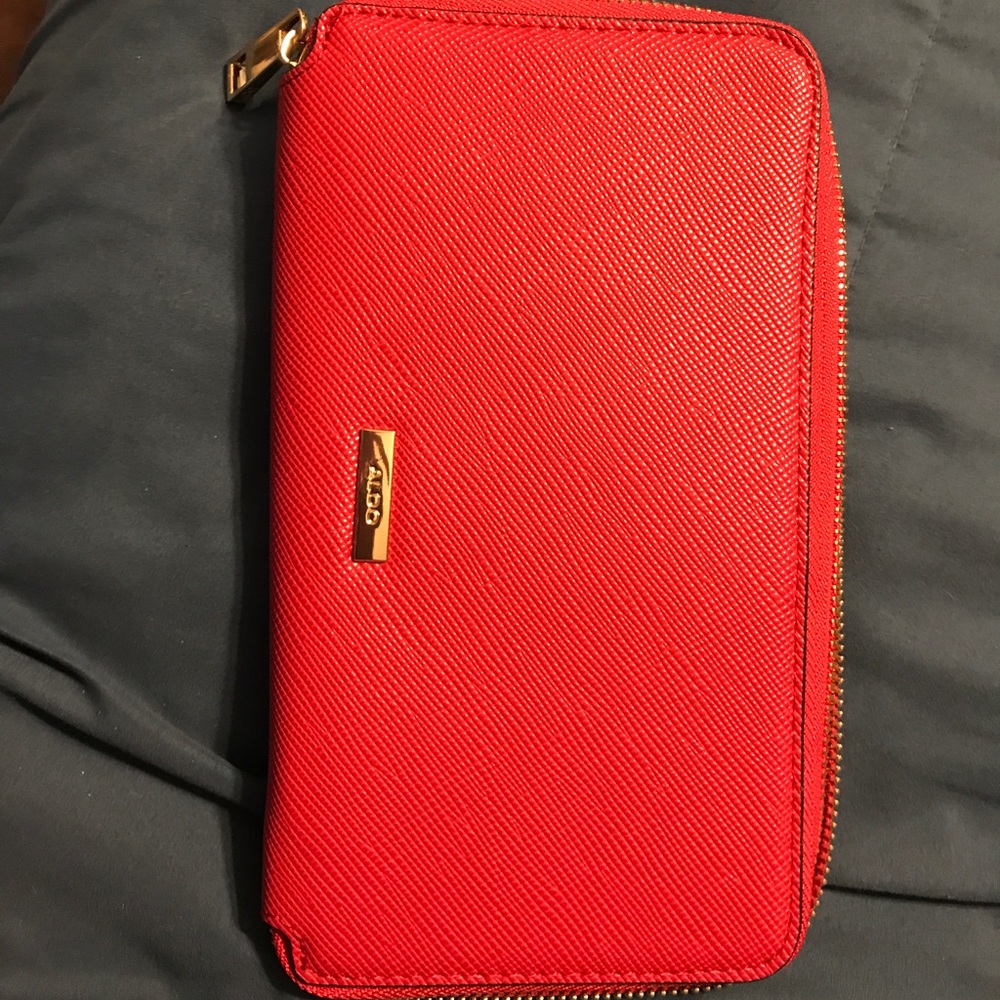 Aldo hand clutch wallet