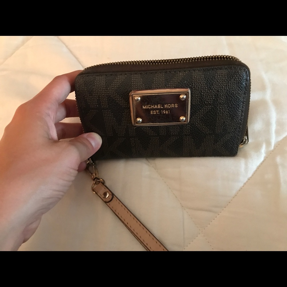 Michael Kors wristlet