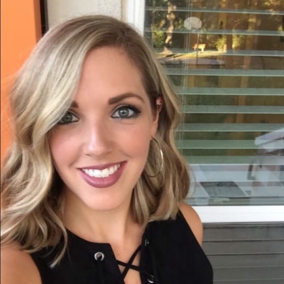 Meet your Posher, Alexandra - Picture 1 of 1