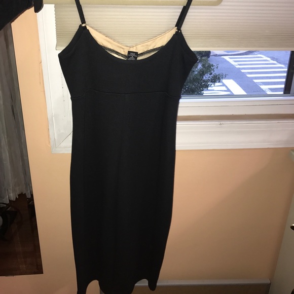 Lace fitted midi dress. - Picture 3 of 4