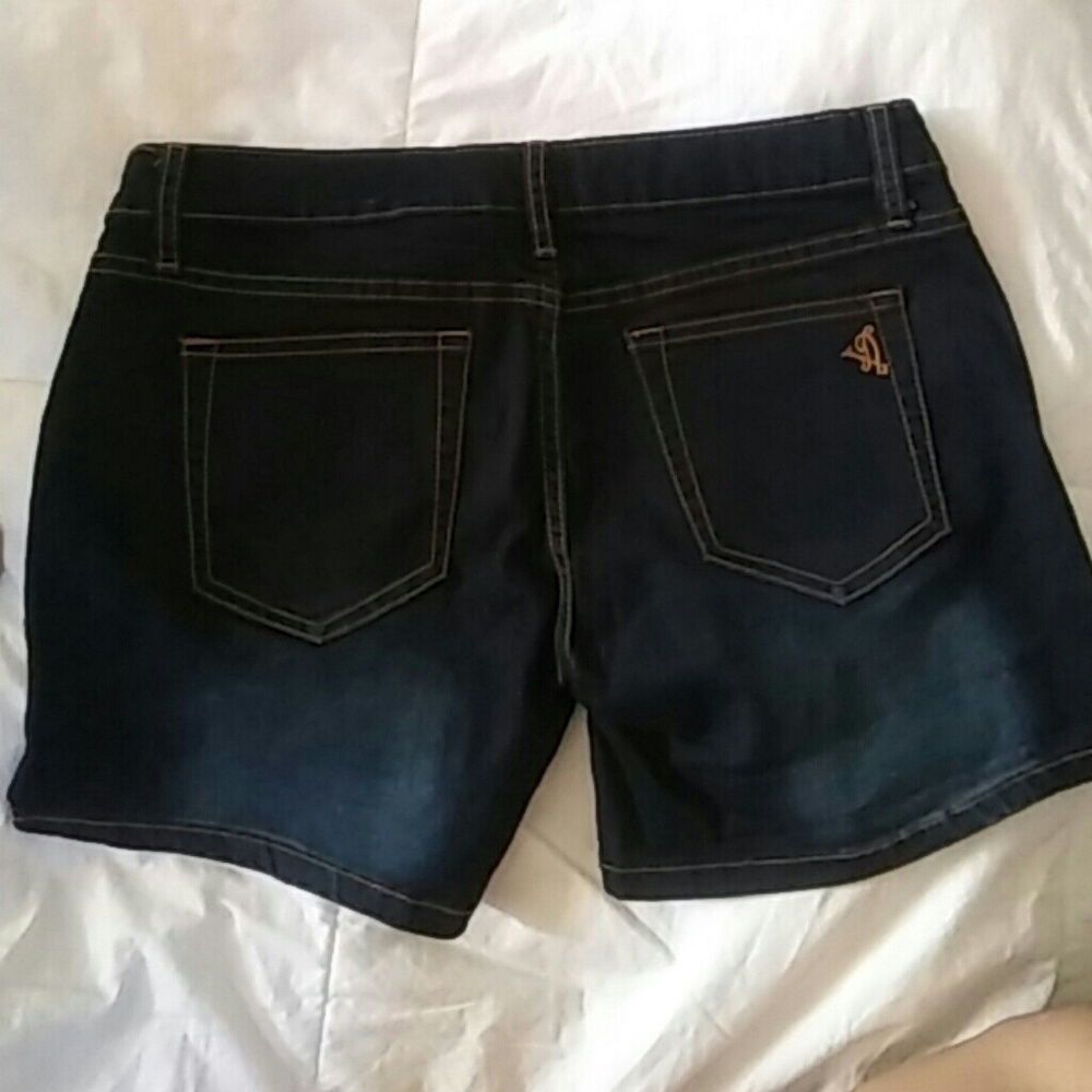 V.I.P Short size 7/8 - Picture 2 of 2
