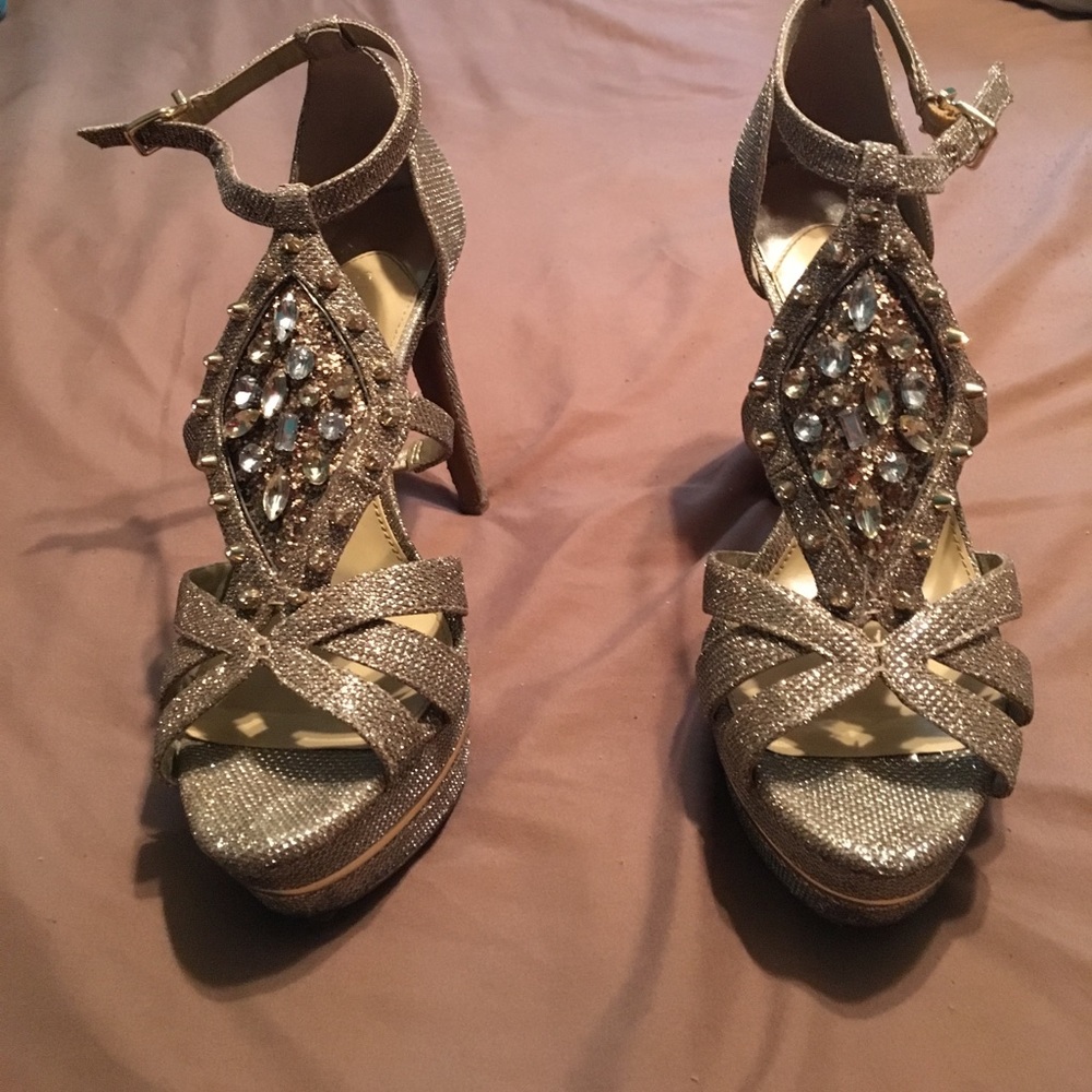 Gianni Bini gold 👠