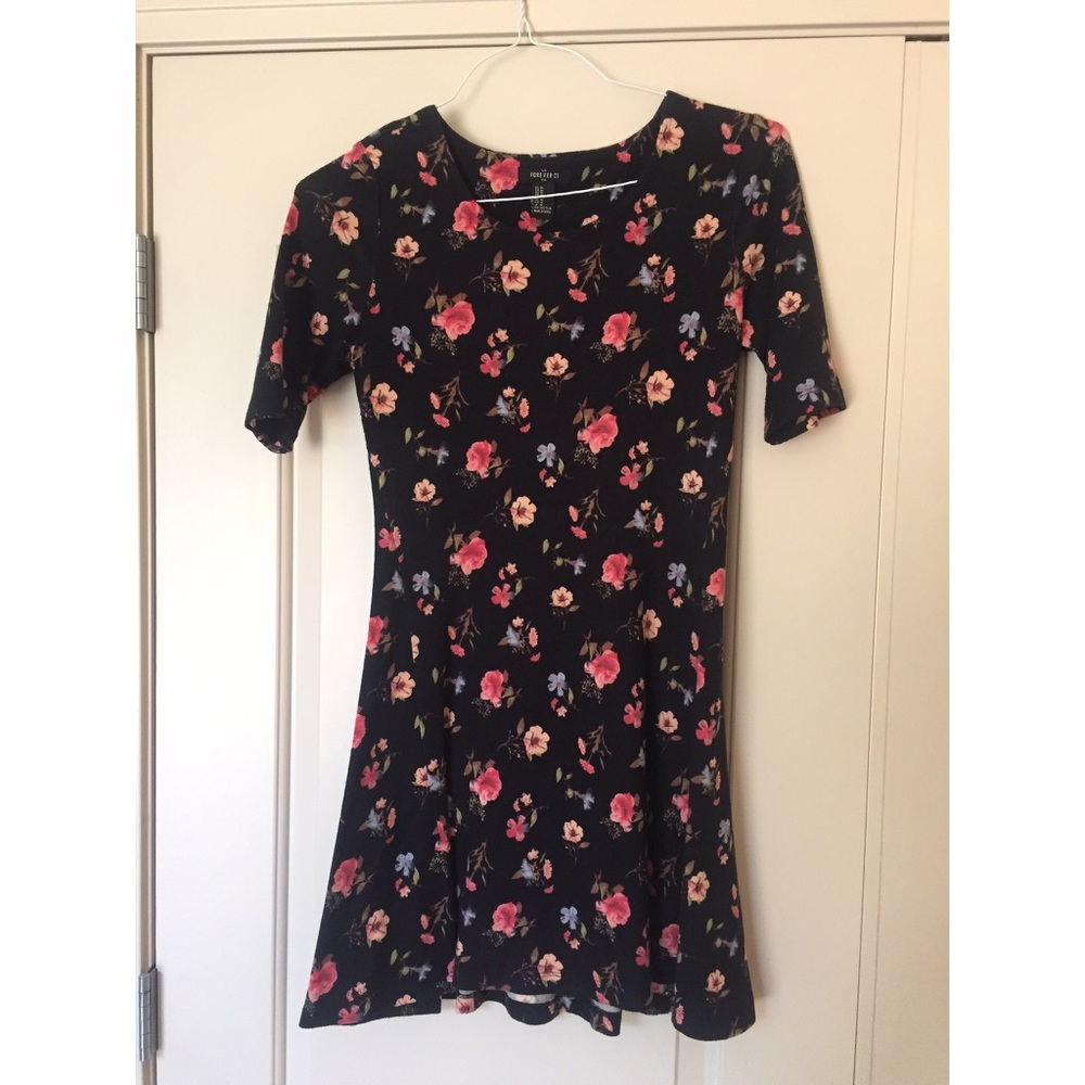 Forever 21 flirty short soft floral dress black