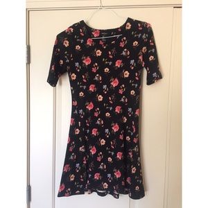 Forever 21 flirty short soft floral dress black