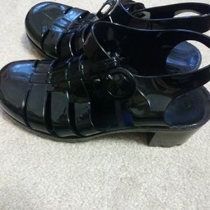 Black platform jellies