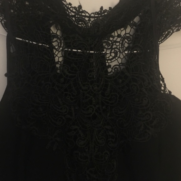 Lace detail black dress - Picture 2 of 2