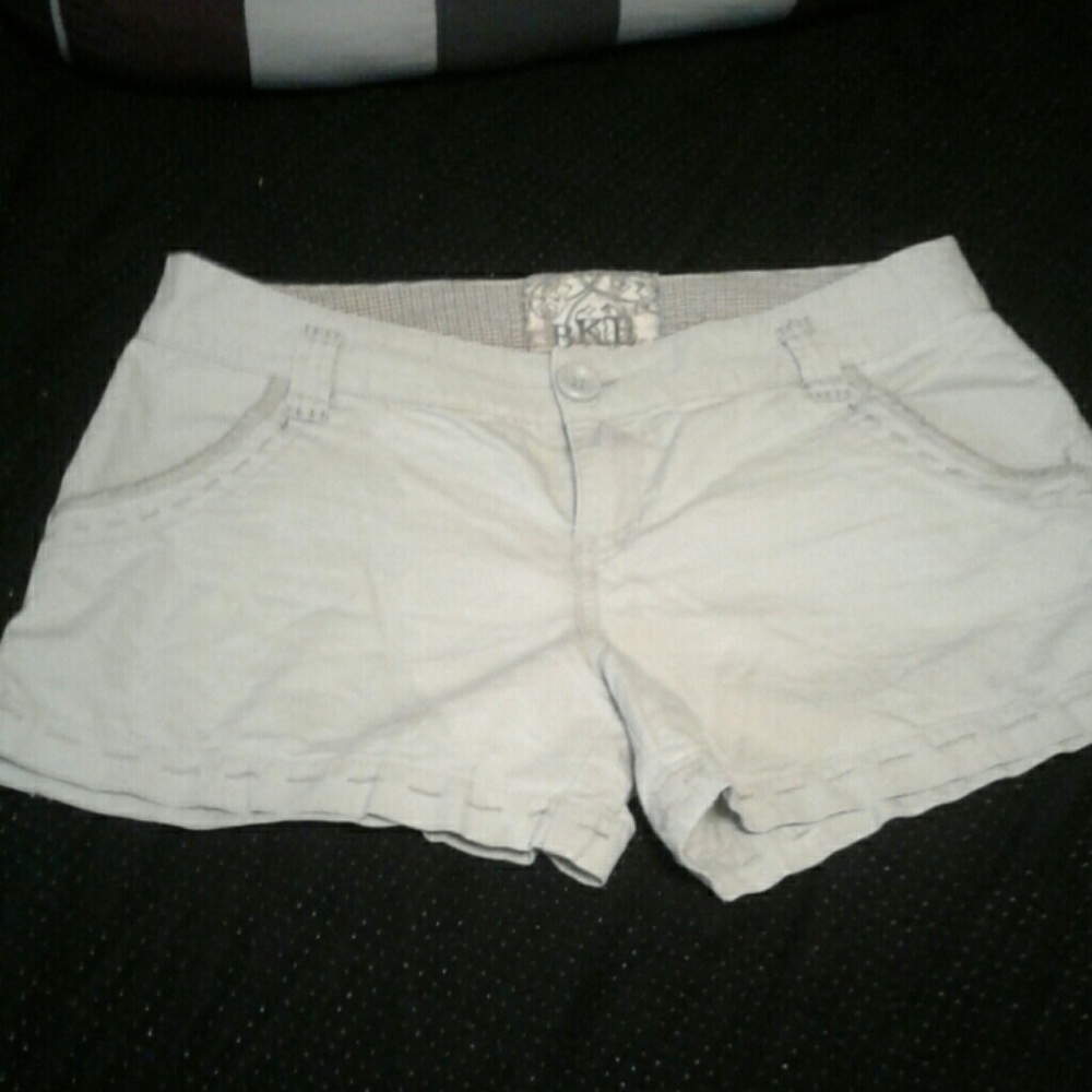 Cream colored BKE shorts size 27