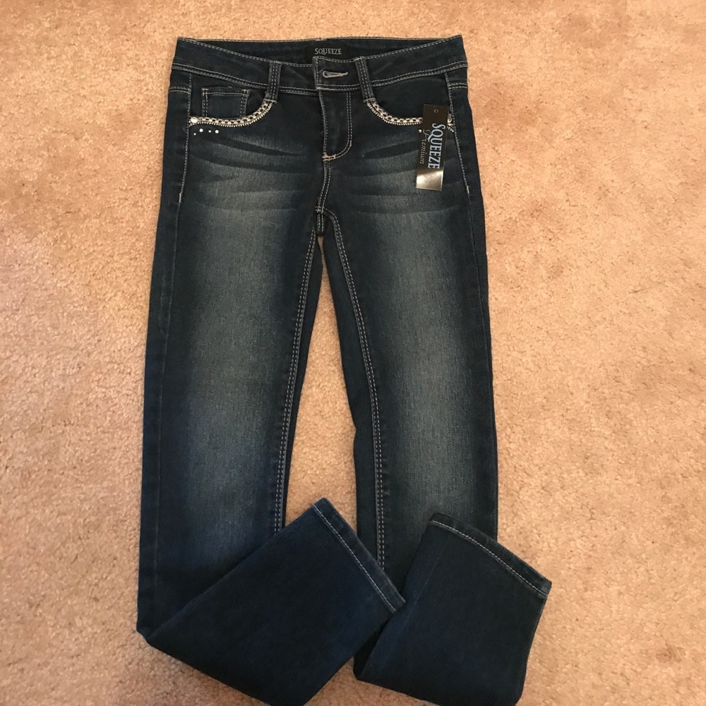 Brand New! Skinny jeans with decorative accents!