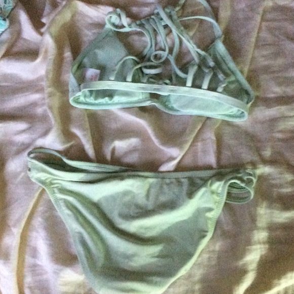 Bikini - Picture 2 of 2