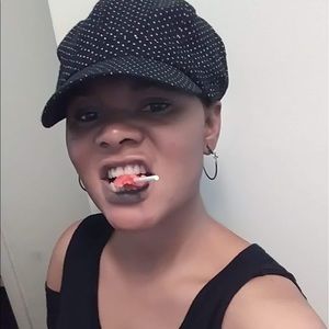 Meet your Posher, Pauline