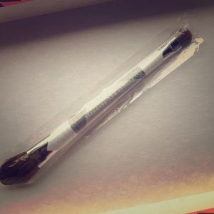 Blending and foiling brush