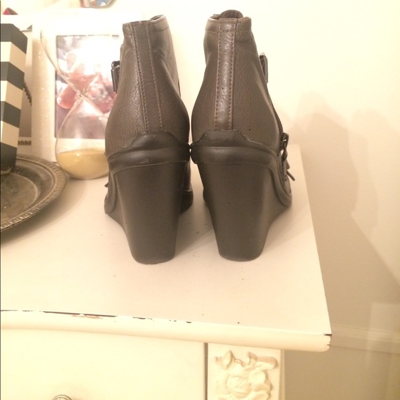 Simply Vera wedge booties - Picture 2 of 4