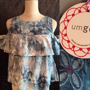 Peek a boo shoulder!