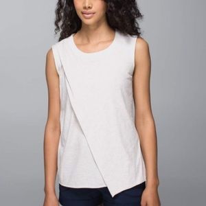 Lululemon Too Class Tee in heathered dune