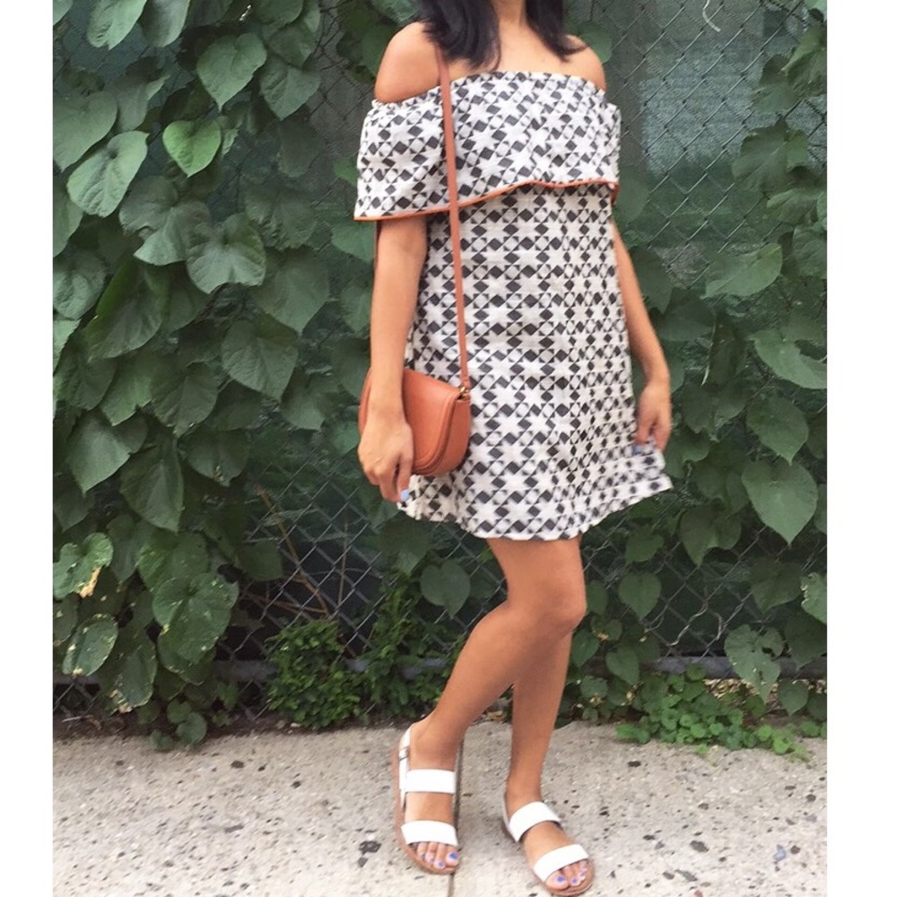 Geometric patterned off shoulder dress XS