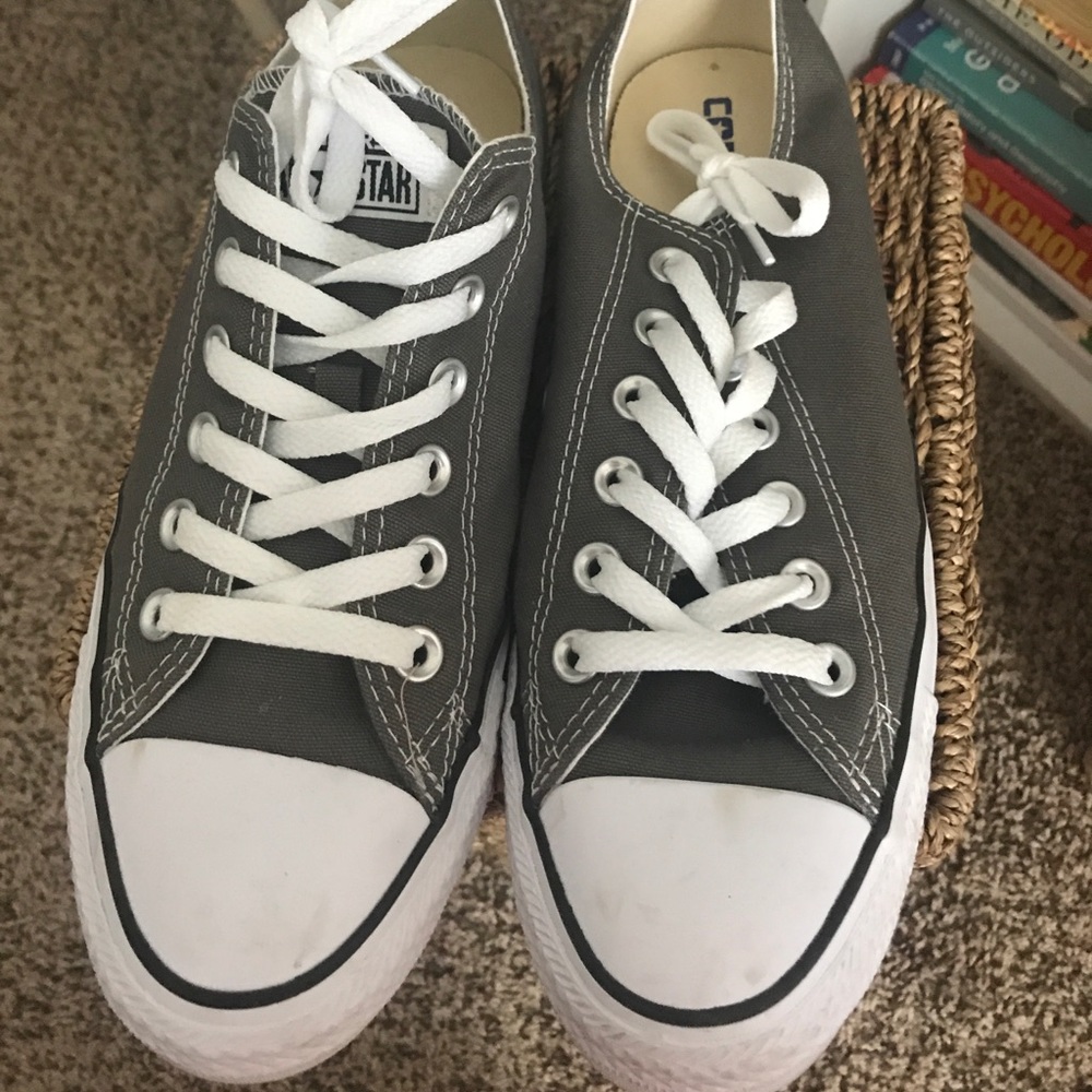 Women's gray converse size 8