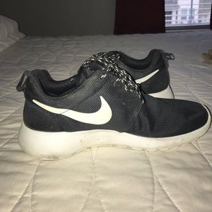 Nike Roshe One Black/White