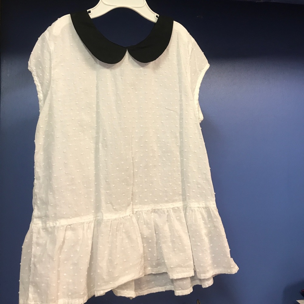 Black and White Gap shirt