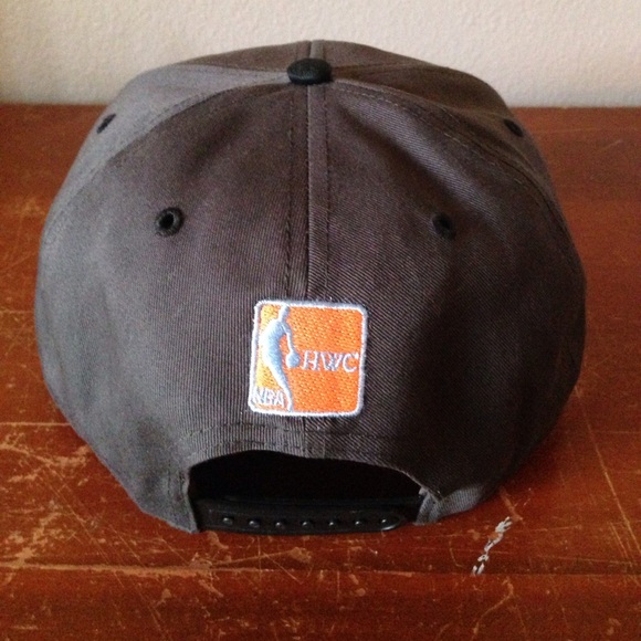 I am selling a New York Knicks SnapBack!!! - Picture 4 of 8