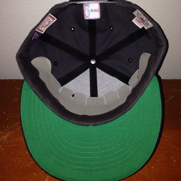 I am selling a New York Knicks SnapBack!!! - Picture 5 of 8