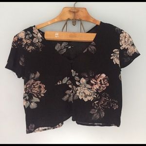 Cute black floral top!