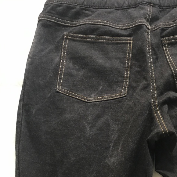 Black leggings by HUE - Picture 4 of 5