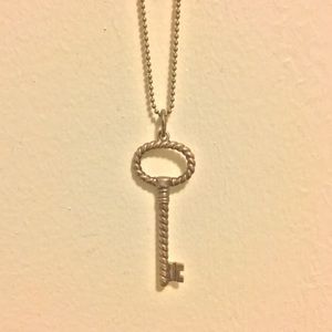 ✨ Tiffany & Co. Oval Twist Key Necklace ✨