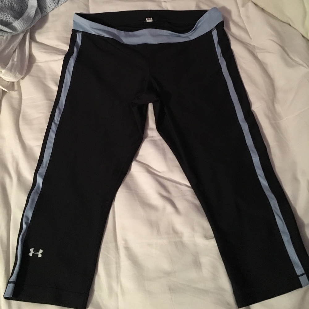 NWOT Under Armour Running Crops