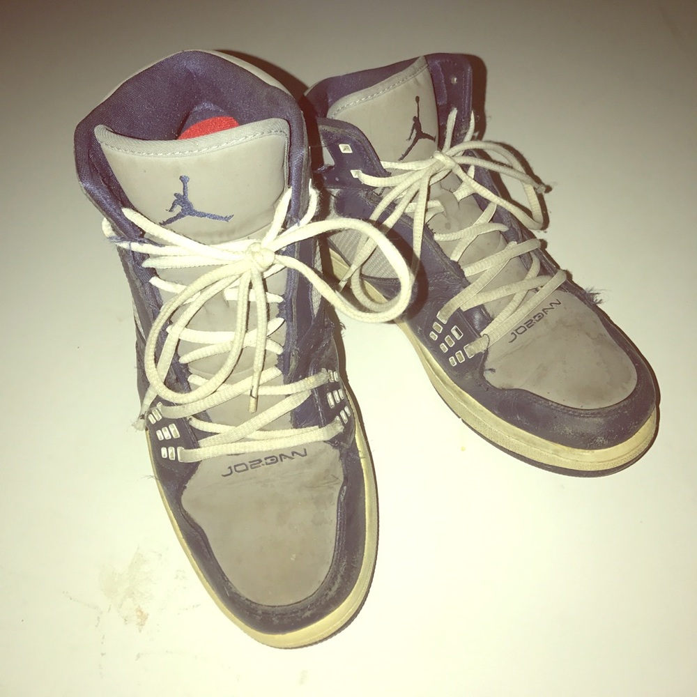 JORDAN High top shoes.