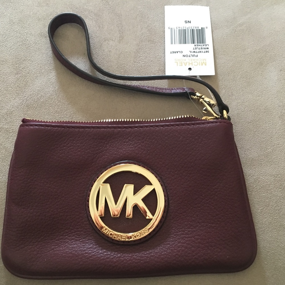 Michael Kors Fulton leather wristlet