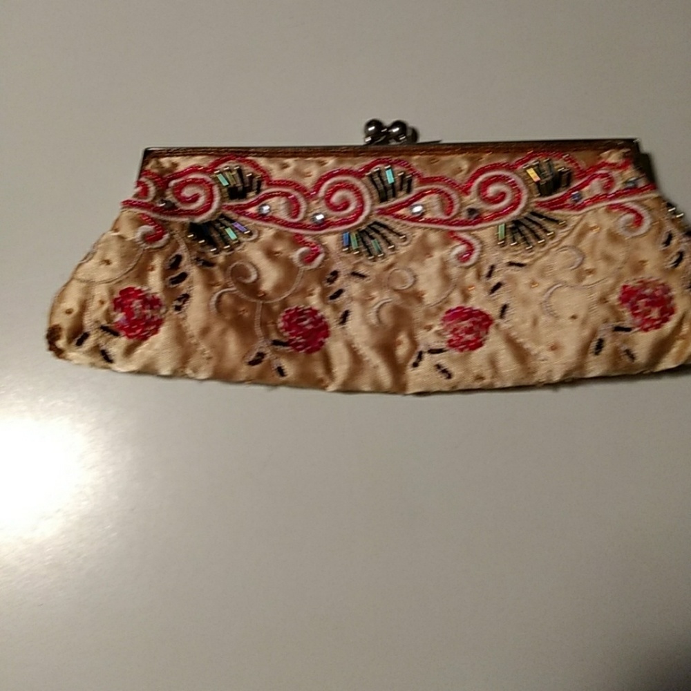 Beaded clutch