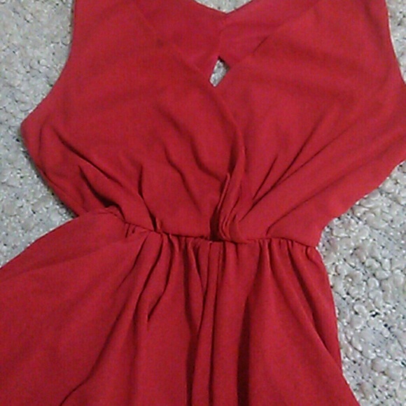 Red asymmetrical hem top - Picture 2 of 3