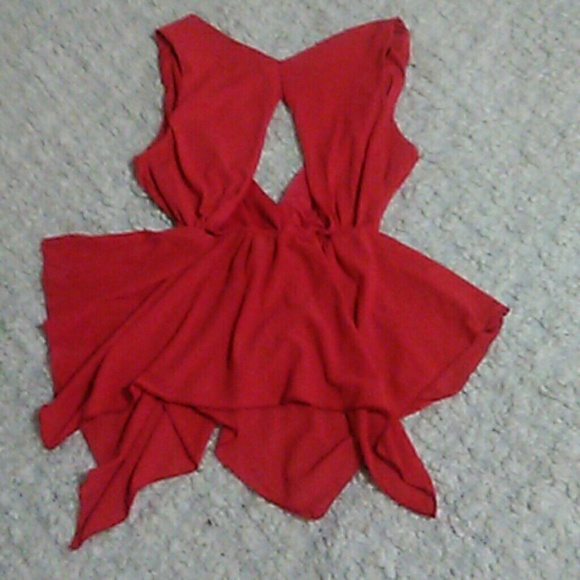 Red asymmetrical hem top - Picture 3 of 3
