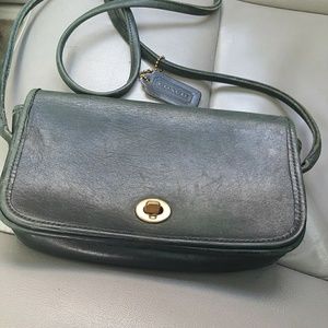 Vintage 08 Authentic Coach crossbody clutch