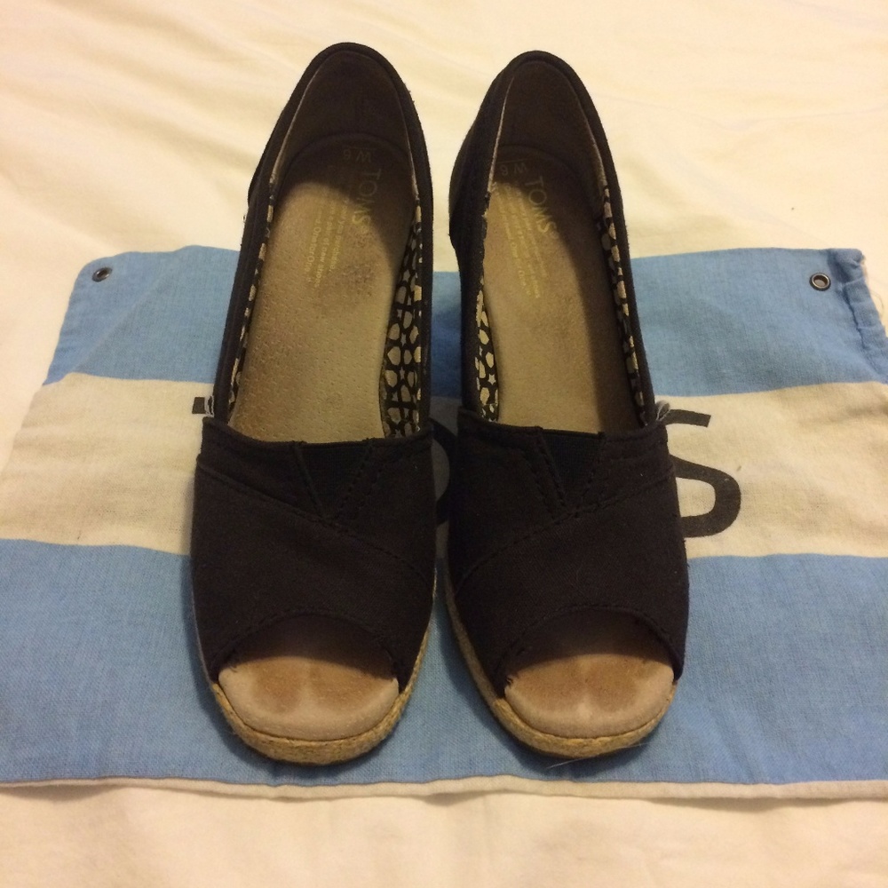 TOMS Black Wedges Size 6W