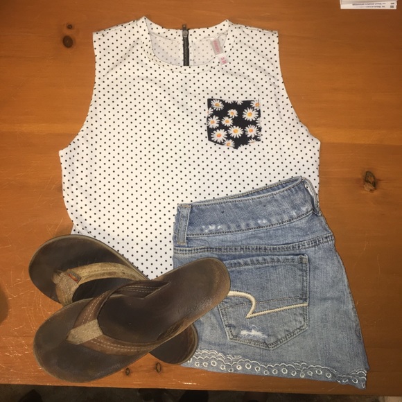 Polka dot daisy pocket crop top 🌼 - Picture 1 of 3