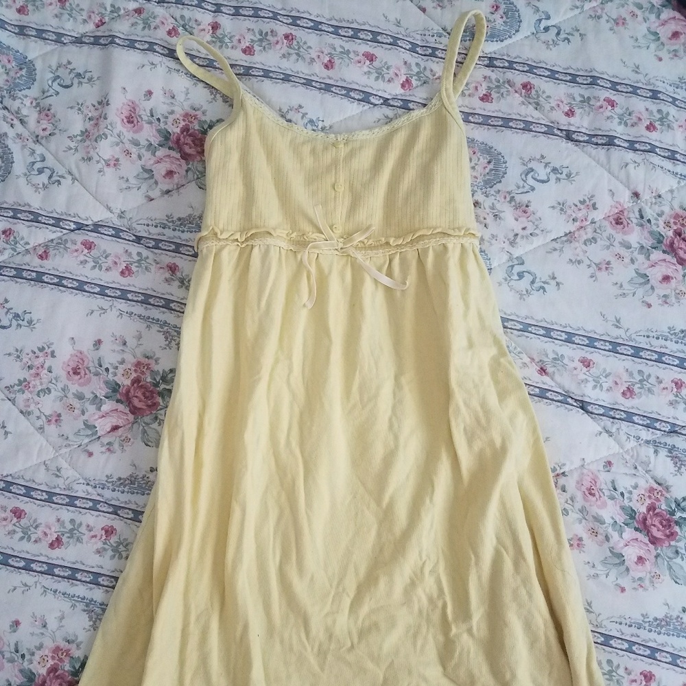 yellow dress