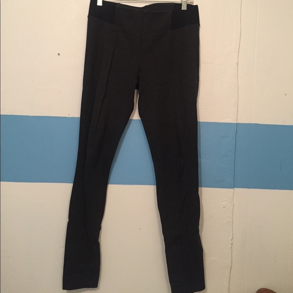 Gray leggings with black elastic waist