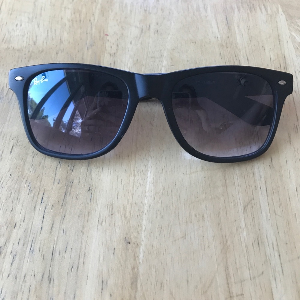 Cute Ray Bans!