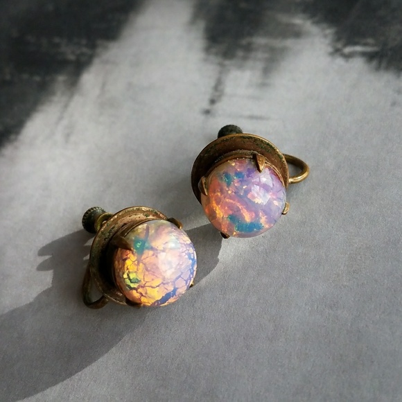 Vintage Jewelry - Vtg Dragon Breath opal glass earrings screw back