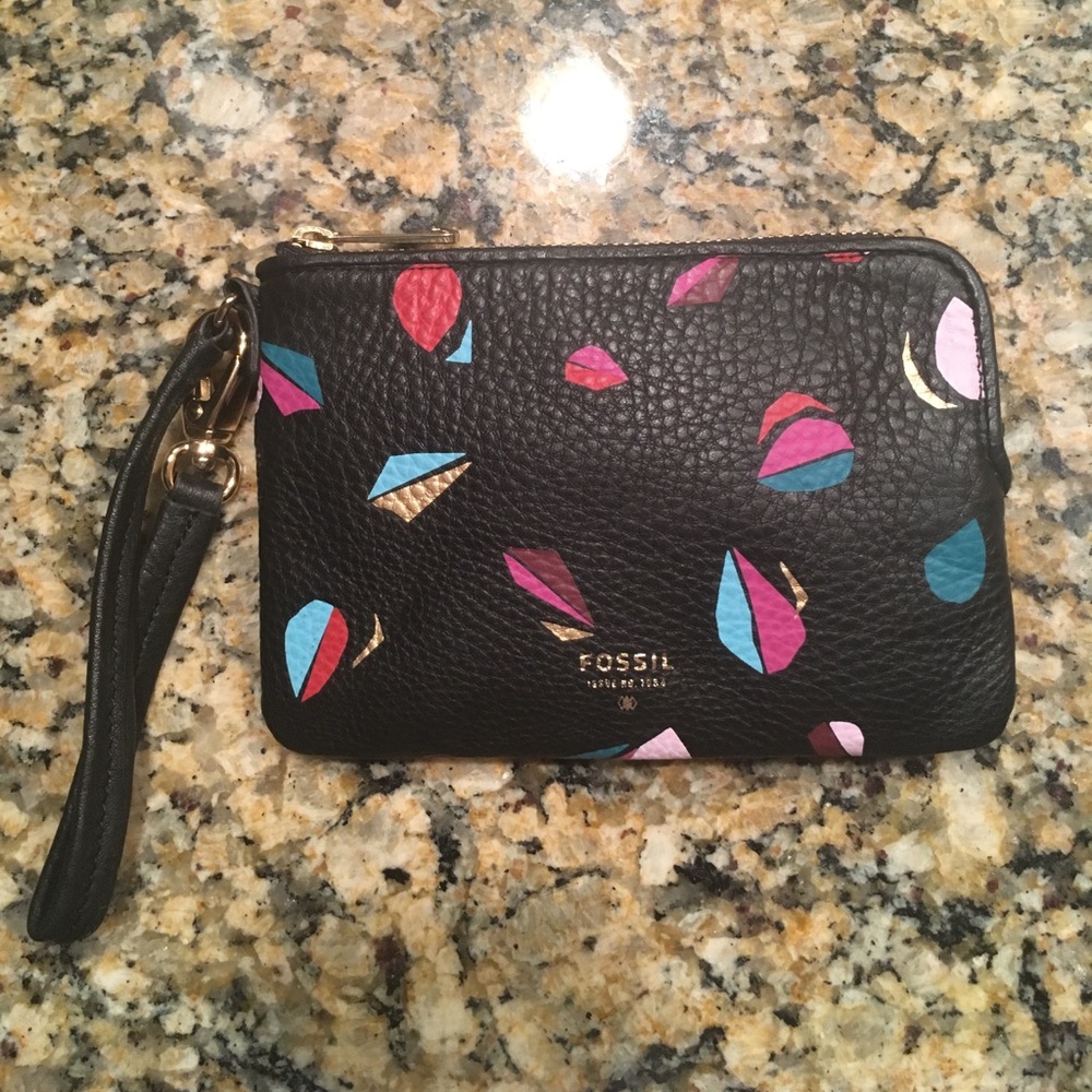 Never Used Patterned FOSSIL Wallet - Picture 1 of 3