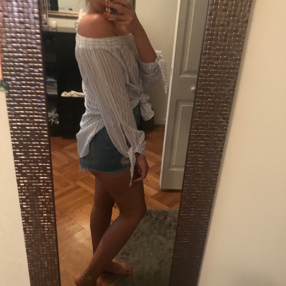 Top - Picture 2 of 2