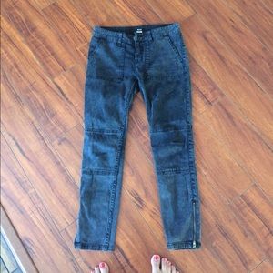 BDG GRAY JEANS WITH ZIPPER ON BOTTOM