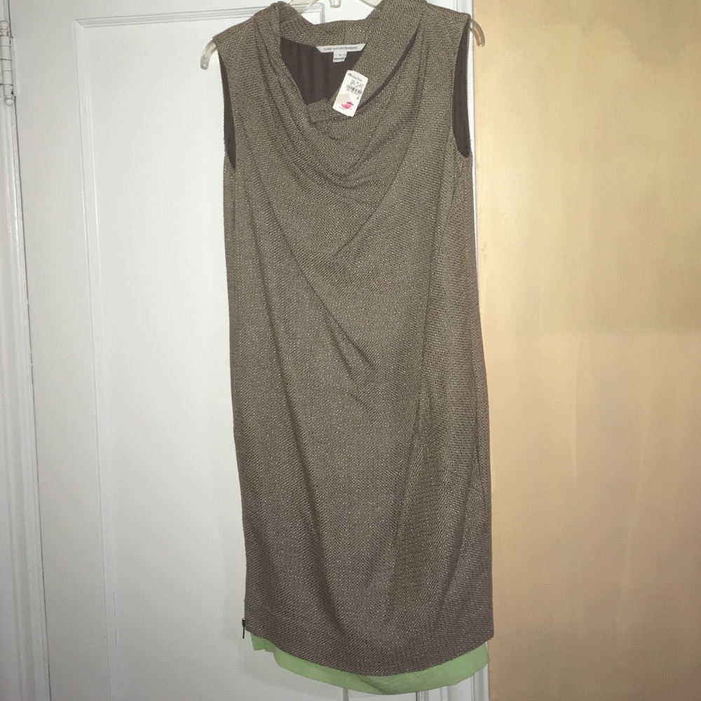 Sleeveless straight dress