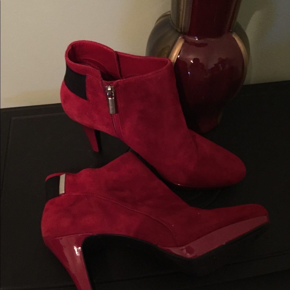 New w/ Box Bandolino red suede ankle boots Size 11
