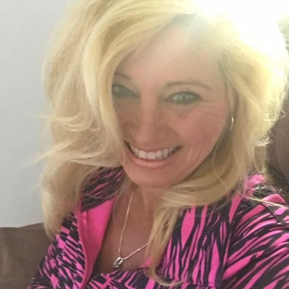 Posh Dream Closet. Fashion for less. - Picture 4 of 8