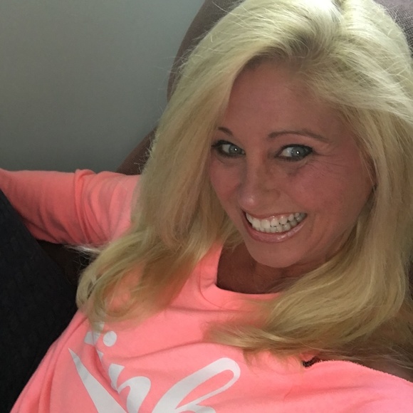 Posh Dream Closet. Fashion for less. - Picture 3 of 8