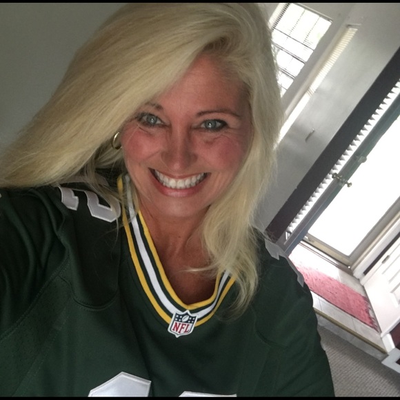 Posh Dream Closet. Fashion for less. - Picture 5 of 8