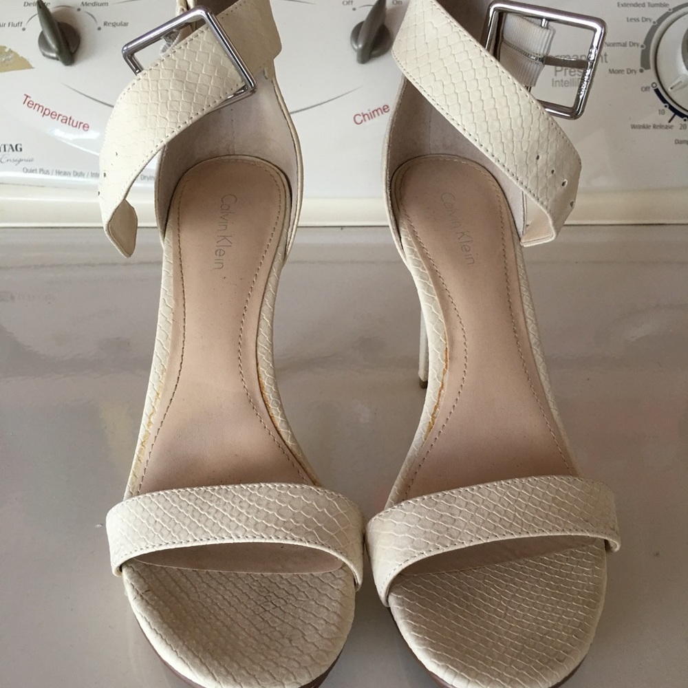 Calvin Klein cream color platform pumps