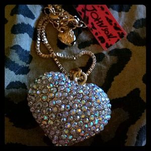 NWT Betsey Johnson BIG ♡ Necklace